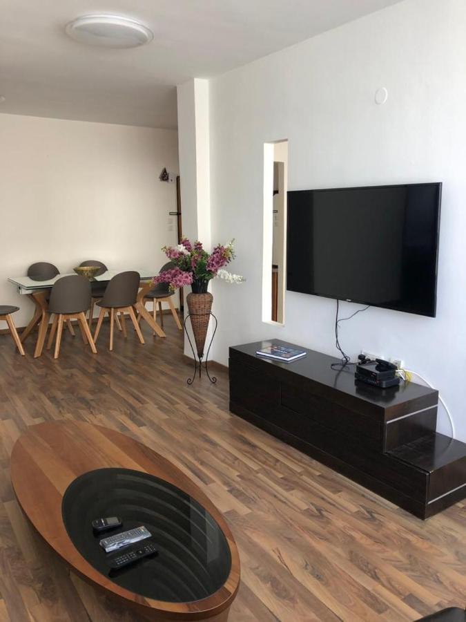 Sky Home Apartment Jabotinsky 8 Bat Yam Exterior photo